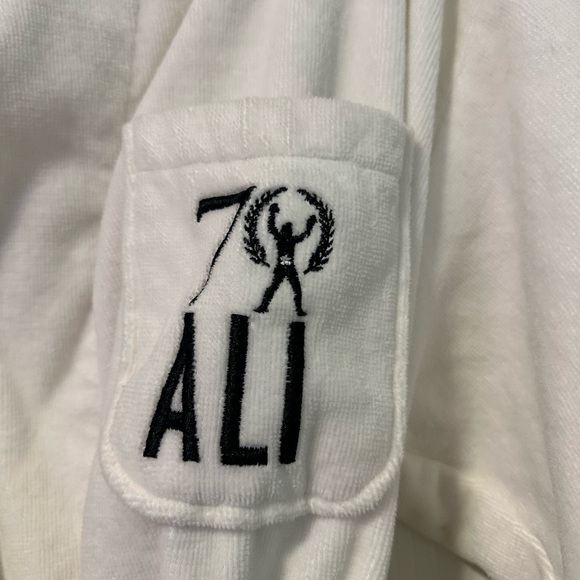 MUHAMMAD ALI’s 70th ANNIVERSARY TRIBUTE ROBE- WHITE HOODED ROBE UNISEX-L - Picture 2 of 6